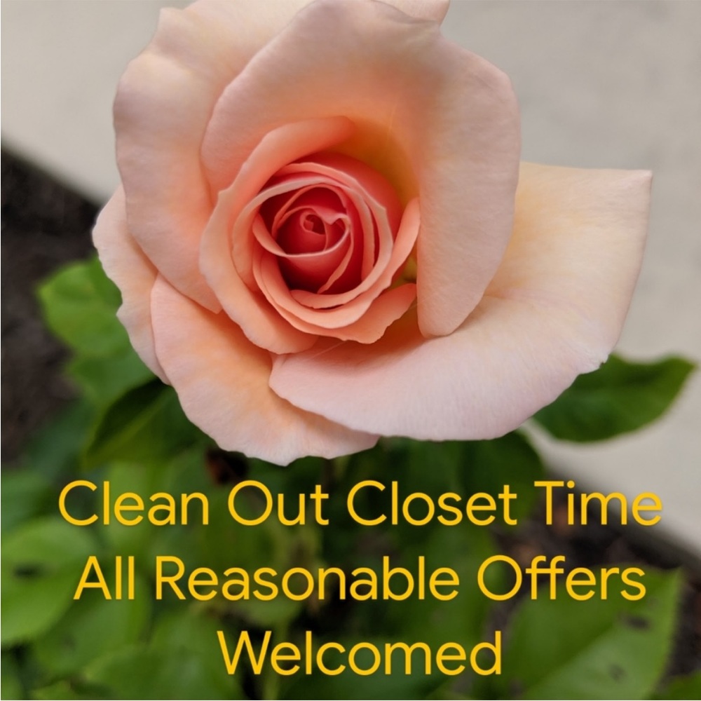 🎊CLOSET CLEANOUT.. DONATING many items!! Accepting Reasonable offers🎉